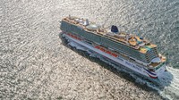 Iona salah satu armada dari P&O Cruises. Kapal pesiar berbobot 185.000 ton ini berkapasitas 7.000 orang, sudah termasuk awak kapal sejumlah 1.800 orang.