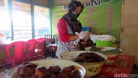 Penutupan sejumlah tempat wisata itu berdampak kepada para pedagang yang berjualan di sana.