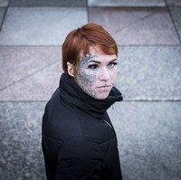 Meski banyak dikritik bahkan pernah diludahi orang, wanita asal Jerman tersebut tidak membiarkannya untuk kembali menambah tato, tindik atau modifikasi tubuh lain. Jika aku melihat ada bagian tubuhku dan aku merasa itu perlu diubah makan aku akan melakukannya, tutur Maria. Foto: Instagram @balea_the_scarleg