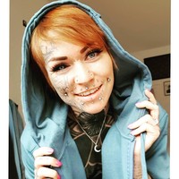 Setiap orang memilih cara mereka sendiri untuk apa yang membuat mereka senang. Untuk beberapa orang mungkin itu membeli banyak baju untuk orang lain mungkin mengganti warna rambut dan untukku itu modifikasi tubuh. Aku tidak berpikir aku akan berhenti tato, Foto: Instagram @balea_the_scarleg