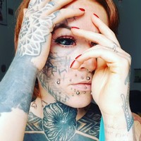 Ada dua orang yang pernah meludahiku. Satu orang pernah mencegatku dan bertanya apakah aku tahu bahwa aku jelek, ungkapnya dilansir Dailystar. Foto: Instagram @balea_the_scarleg