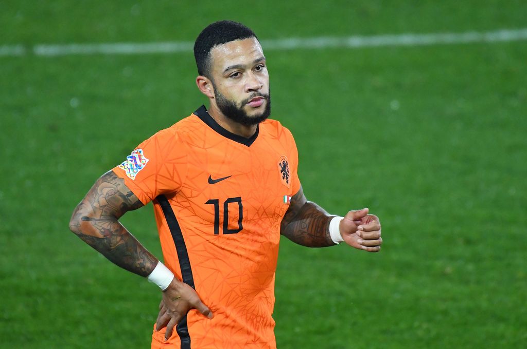 BERGAMO, ITALY - OCTOBER 14:  Memphis Depay of Netherlands  reacts during the UEFA Nations League group stage match between Italy and Netherlands at Stadio Atleti Azzurri d'Italia on October 14, 2020 in Bergamo, Italy. (Photo by Alessandro Sabattini/Getty Images)