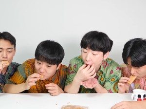 Intip Yuk Reaksi Lucu Orang Korea Saat Cicip Oleh-oleh khas Makassar