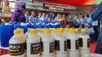 Di rumah penyulingan sereh wangi ini sendiri, ada sekitar 24 klien yang dibina untuk dapat mengembangkan pembuatan minyak Atsiri dan produk turunannya menjadi karbol sereh, hand sanitizer atau produk lain berbahan sereh.