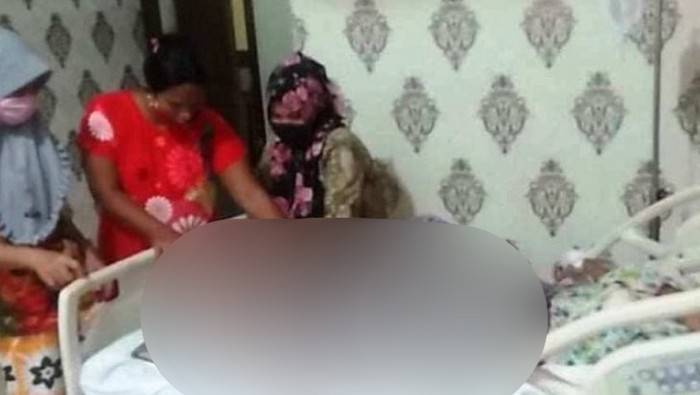 Pasien yang melahirkan sendiri di RSUD Sibolga, Rabu (11/11/2020), seperti yang diunggah di akun facebook. (ANTARA/HO)