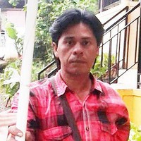 Nggak cuma viral karena mirip artis Indonesia, pria yang satu ini viral karena disebut mirip dengan salah satu bintang Bollywood, Shah Rukh Khan. Bagaimana menurutmu, mirip nggak nih? Foto: Twitter/@DokterPetot