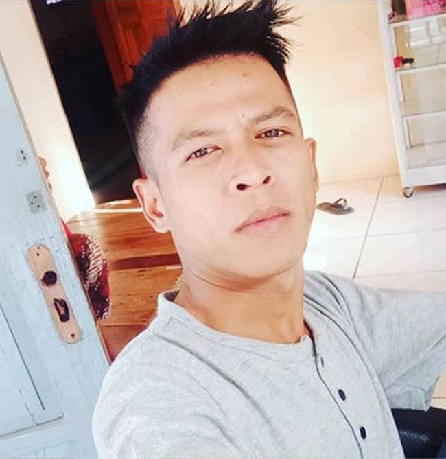 Pria bernama Aris Munandar ini jika dilihat memang memiliki kemiripan dengan Ariel Noah. Tak hanya wajahnya saja, gaya rambutnya pun mirip loh.. Foto: Instagram/@aris.noah