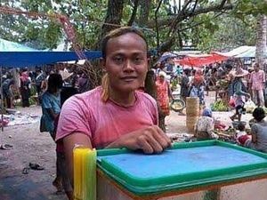 7 Potret Pedagang Viral, Wajahnya Mirip Artis Indonesia dan Luar Negeri