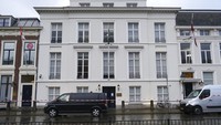 Gedung Kedutaan Besar (Kedubes) Arab Saudi di Den Haag, Belanda, ditembaki oleh pelaku tak dikenal.