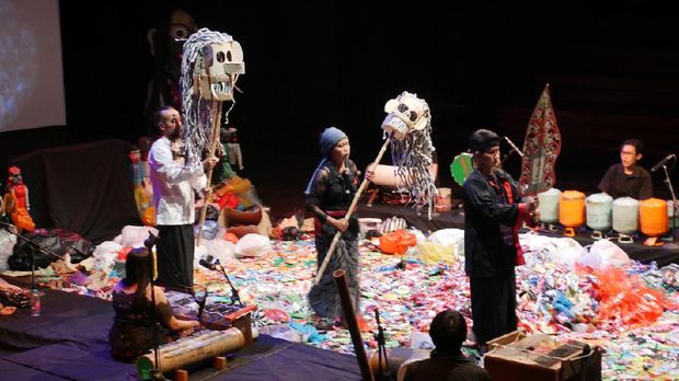 Pentas Grup Asal Solo Wayang Sampah Tampil Virtual