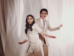 Foto: Gaya Unik Sherina saat Menikah, Serasi Bareng Suami Pakai Celana