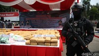 Dalam Operasi Nila tersebut Polda Metro Jaya menentukan 57 target operasi, terdiri dari 53 target tersangka dan 4 target operasi lokasi peredaran narkotika.
