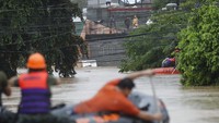 Topan Vamco menerjang sejumlah wilayah di Filipina. Topan tersebut mengakibatkan sejumlah wilayah terendam banjir. AP Photo/Aaron Favila.