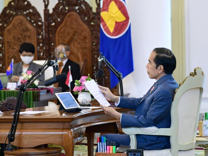Presiden Jokowi menghadiri KTT ke-37 ASEAN secara virtual dari Istana Bogor, Jawa Barat.