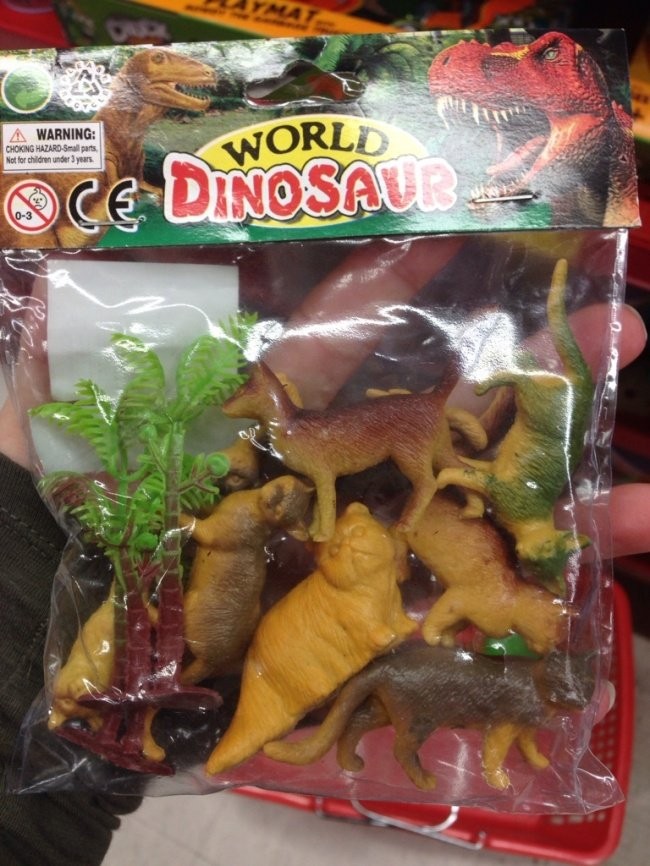 Coba jelasin ini gimana konsepnya? Di gambar kemasannya dinosaurus, tapi isinya kok malah kucing-kucing imut sih.. Foto: Reddit