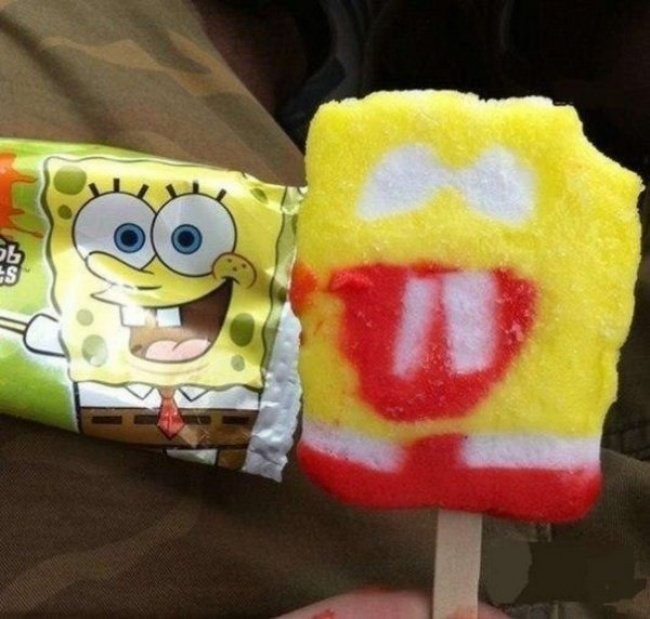 Wah muka Spongebobnya jadi serem gini kayak hantu. Kalau yang makan es krimnya anak kecil mah bisa-bisa malah jadi takut nih.. Foto: Twitter/@Gunsickk