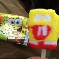 Wah muka Spongebobnya jadi serem gini kayak hantu. Kalau yang makan es krimnya anak kecil mah bisa-bisa malah jadi takut nih.. Foto: Twitter/@Gunsickk