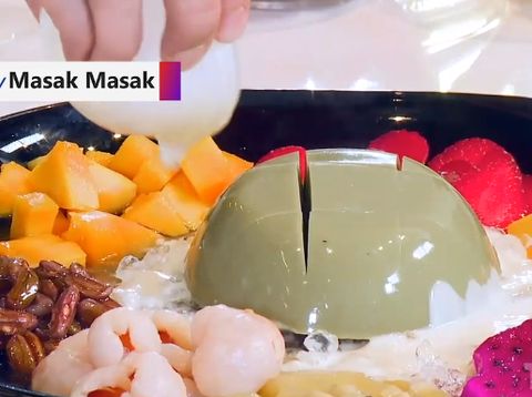 Puding Matcha dan Aneka Buah yang Manis Segar