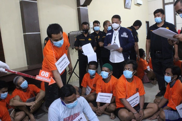 Rekonstruksi pengeroyokan bapak pemerkosa anak di Sergai (dok. Istimewa)
