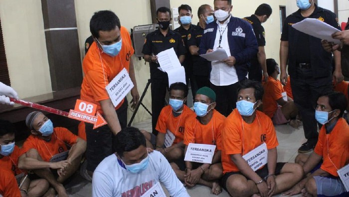 Rekonstruksi pengeroyokan bapak pemerkosa anak di Sergai (dok. Istimewa)