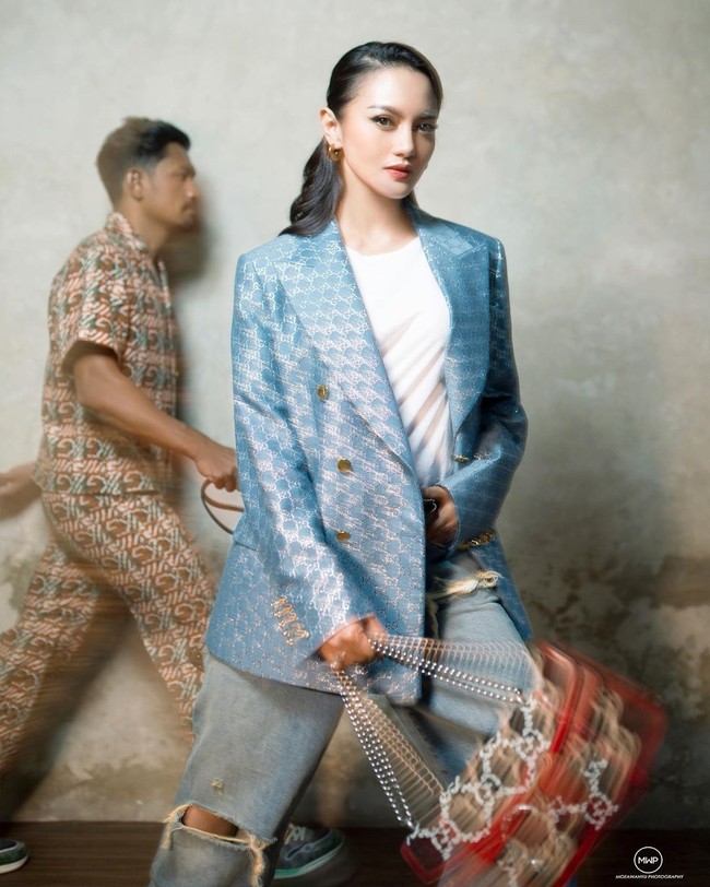 Baru-baru ini, keduanya pun melakukan pemotretan. Disebut-sebut, ini menjadi foto prewedding mereka. Foto: Instagram