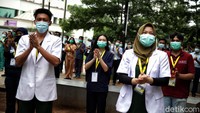 Kegiatan tepuk tangan tersebut dilakukan dalam rangka memperingati Hari Kesehatan Nasional 2020.