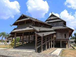 Rumah Adat Dalam Loka, Kediaman Raja-raja Sumbawa