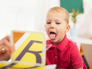 Mengenal Fase-fase Speech Delay pada Anak-anak