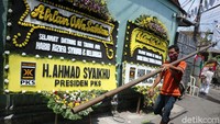 Pantauan terkini di kediaman HRS ada pekerja mendirikan tenda untuk persiapan perayaan Maulid Nabi Muhammad SAW.