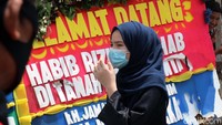 Sejumlah karangan bungan masih berjejer di sekitar Markas FPI.