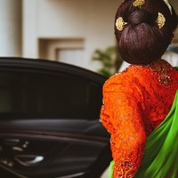 Pada bagian belakang kebaya, terdapat detail brokat keemasan yang meninggalkan kesan mewah dan elegan. (Foto: dok. Pribadi)