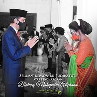 Demi mematuhi protokol kesehatan, Susi Pudjiastuti juga memakai masker dan face shield. Adapun maskernya berwarna senada dengan kebaya yang membungkus tubuhnya. (Foto: dok. Pribadi)