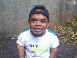 Kisah Ucok Baba Terjatuh ke Tong Sampah saat Ambil Uang di ATM