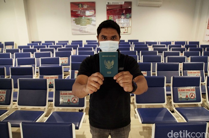 Perjalanan umrah telah dibuka kembali dari Indonesia. Meski begitu, permohonan pembuatan paspor diketahui masih minim.