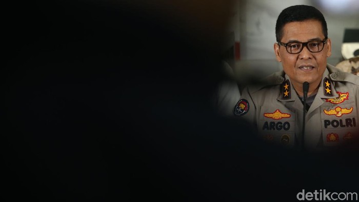 Bareskrim Polri menetapkan tiga orang sebagai tersangka baru dalam kasus kebakaran gedung utama Kejaksaan Agung (Kejagung) RI.