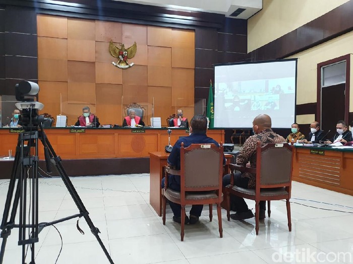 Brigadir Junjungan Fortes (Kanan) di Pengadilan Negeri Jakarta Timur