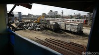 Tanah di sekitar depo juga telah dipadatkan dan diratakan. (Rengga Sancaya)
