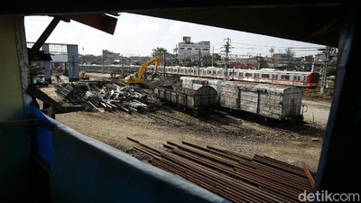 Potret Kondisi Terkini Depo Lokomotif Jatinegara yang Dibongkar