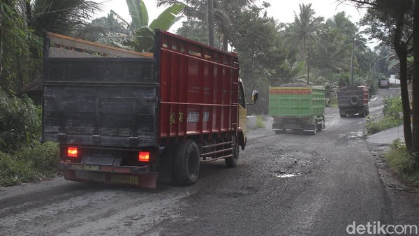 Duh, Jalur Evakuasi Merapi Rusak Oleh Truk Pasir