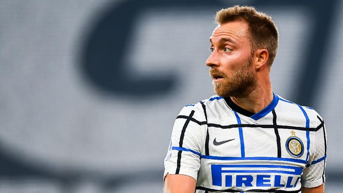 Eriksen GENOA, ITALY - OCTOBER 24: Christian Eriksen of Inter looks on during the Serie A match between Genoa CFC and Fc Internazionale at Stadio Luigi Ferraris on September 20, 2020 in Genoa, Italy. (Photo by Paolo Rattini/Getty Images)