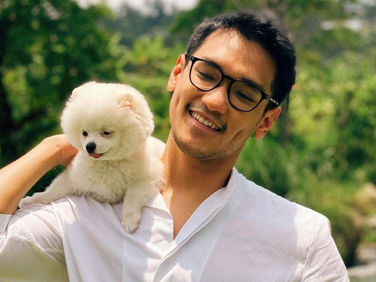 8 Artis Ganteng Indonesia Berlesung Pipit, Senyum Manisnya Bikin Kepincut