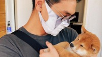 Foto Afgan dengan anjing-anjing ini membuat netizen ramai mempertanyakan agama Afgan. (Foto: dok. Instagram @afgansyah.reza)
