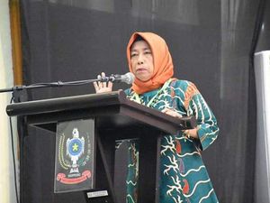 Profesor Filologi Kritik Logo HUT 692 Bone Mirip 699 Gowa: Tidak Kreatif