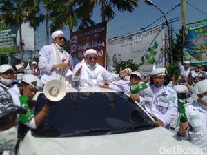Polda Jabar Sebut HRS Potensi Jadi Tersangka Kerumunan, FPI: Aneh Bin Ajaib