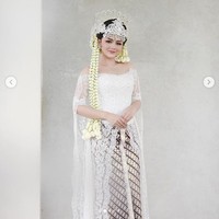 Pernikahan Jenita Janet dan Danu Sofwan jadi sorotan karena terjadi tidak lama setelah sang penyanyi dangdut bercerai dari suami pertamanya, Alif Hedy. Jenita dan Alif resmi bercerai pada Mei 2020. Foto: Instagram @vanillalatte.photo