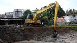 Kali Kerukut Dikeruk untuk Antisipasi Banjir
