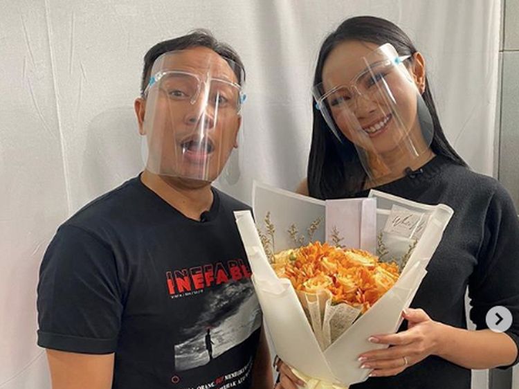 Romantisnya Kalina Ocktarani Saat Masak Rawon untuk Vicky Prasetyo