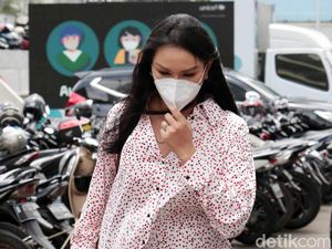 Menahan Tangis, Kalina Oktarani Minta Maaf ke Azka Corbuzier