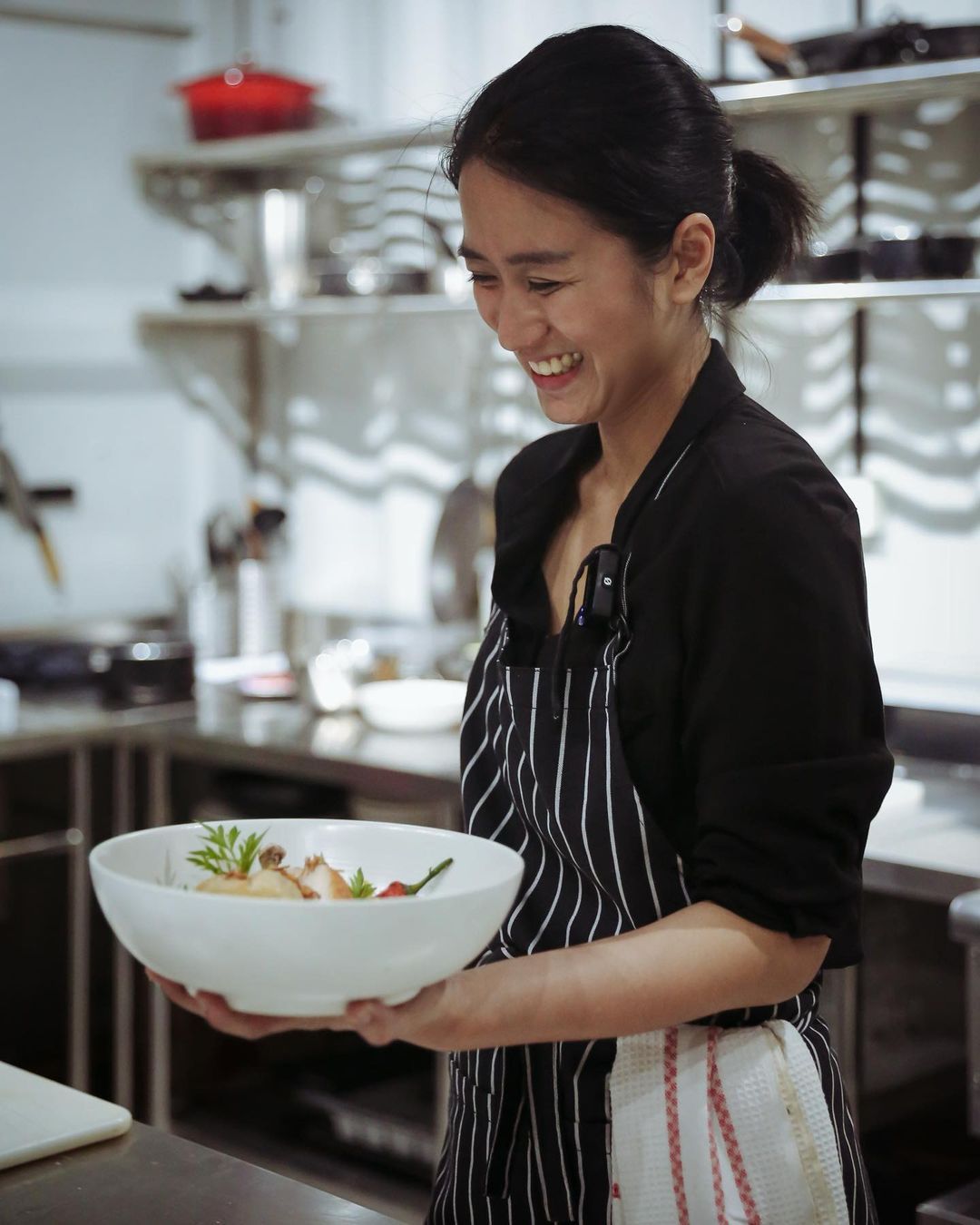 Begini Cara Chef Renatta Moeloek Makan Mie Instan dan Bubur Ayam