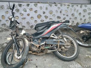 Motor Ugal-ugalan Berboncengan Tiga Tabrak Pikap, 2 Orang Tewas